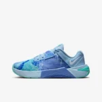 کفش زنانه Nike Metcon 10 AMP – نمای جانبی با رنگ‌بندی AMP