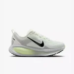کفش رانینگ زنانه Nike Vomero 18 مناسب ماراتن و تمرین روزانه
