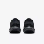 کفش دویدن نایکی Pegasus 41 GORE-TEX اورجینال در محیط مرطوب