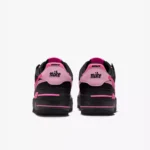 جزئیات لوگوی دوبل Swoosh روی کفش نایکی Air Force 1 Shadow