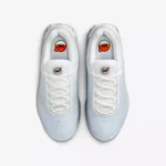 نمای بالا از کفش ورزشی زنانه نایک مدل Air Max Dn