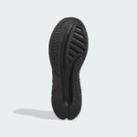 نمای پاشنه و قوس پا در کفش Adidas Adistar 3