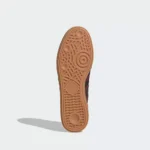 زیره Gum ضدلغزش با طراحی کلاسیک در کفش آدیداس Spezial