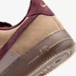 کفش کتونی مردانه نایک ایر فورس 1 07 پریمیوم Nike Air Force 1 '07 Premium از نمای پاشنه